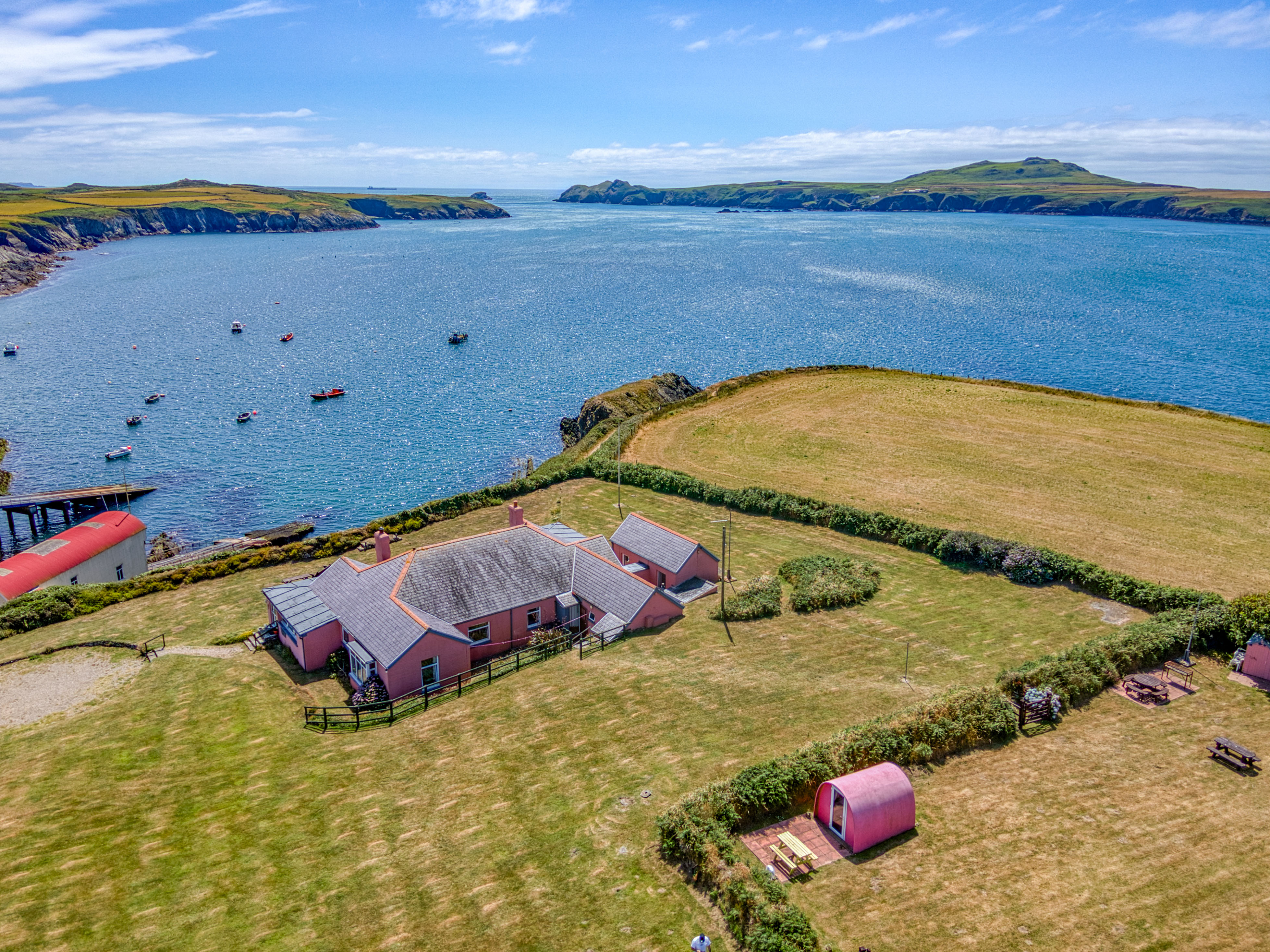 St Justinians Bungalow  (The Pink House) - Holiday Cottage in Pembrokeshire