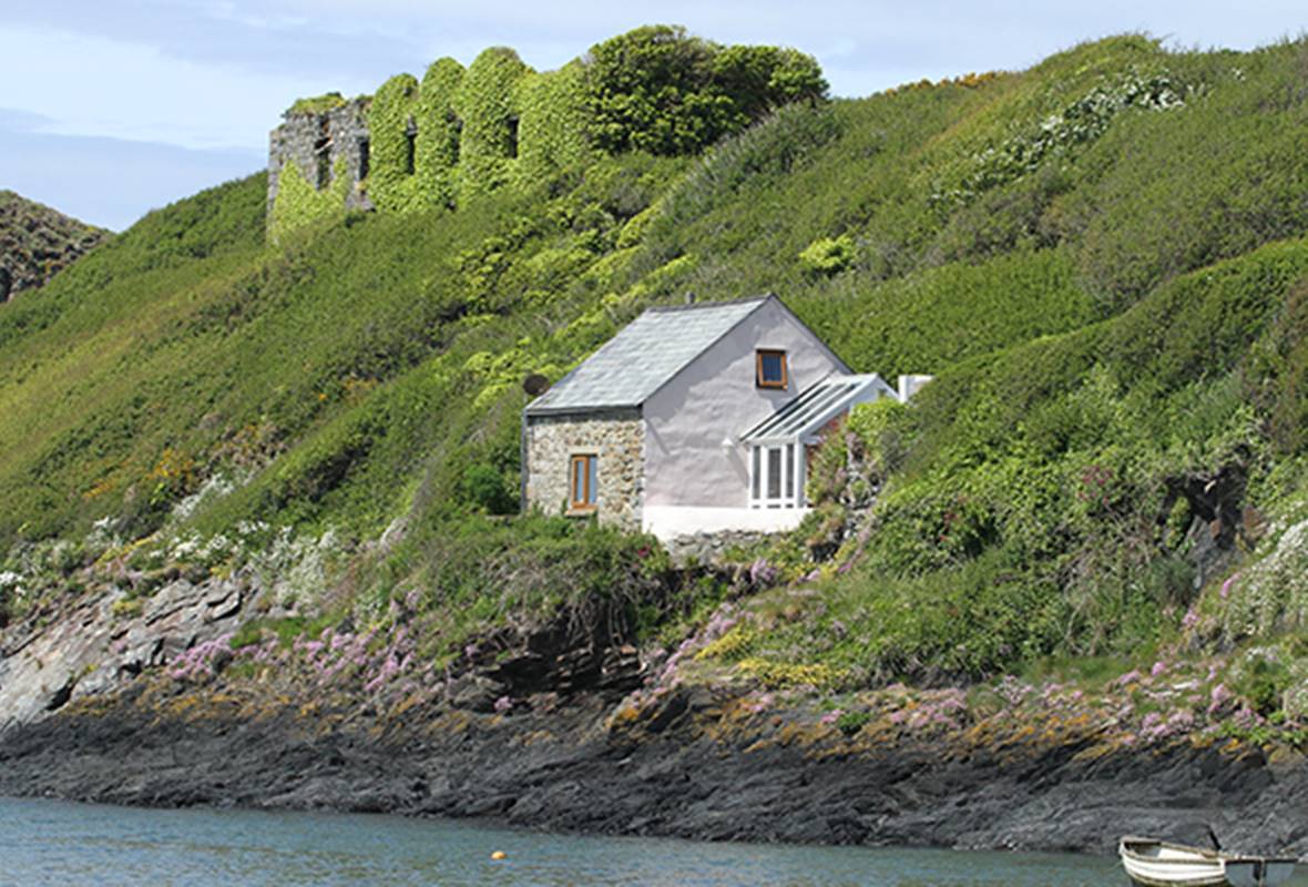Doves Cottage Abercastle 3 Star Holiday Cottage In