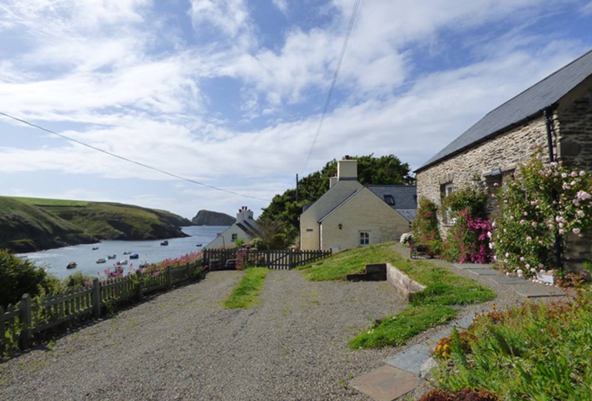 The Smithy - 4 Star Holiday Cottage - Abercastle, Pembrokeshire, Wales
