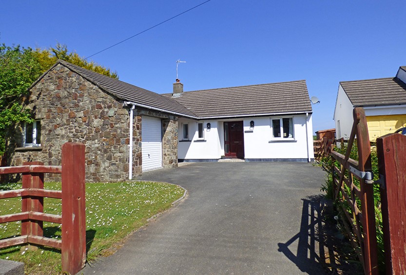 The Willows | Holiday Home in Pwllgwaelod | Coastal Cottages