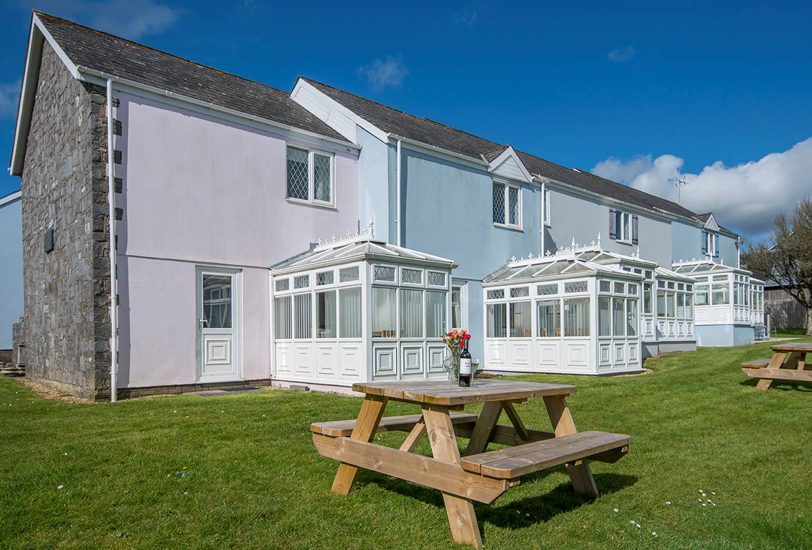 Woodland Cottage - 4 Star Holiday Cottage - Ivy Tower Village, St Florence, Pembrokeshire, Wales