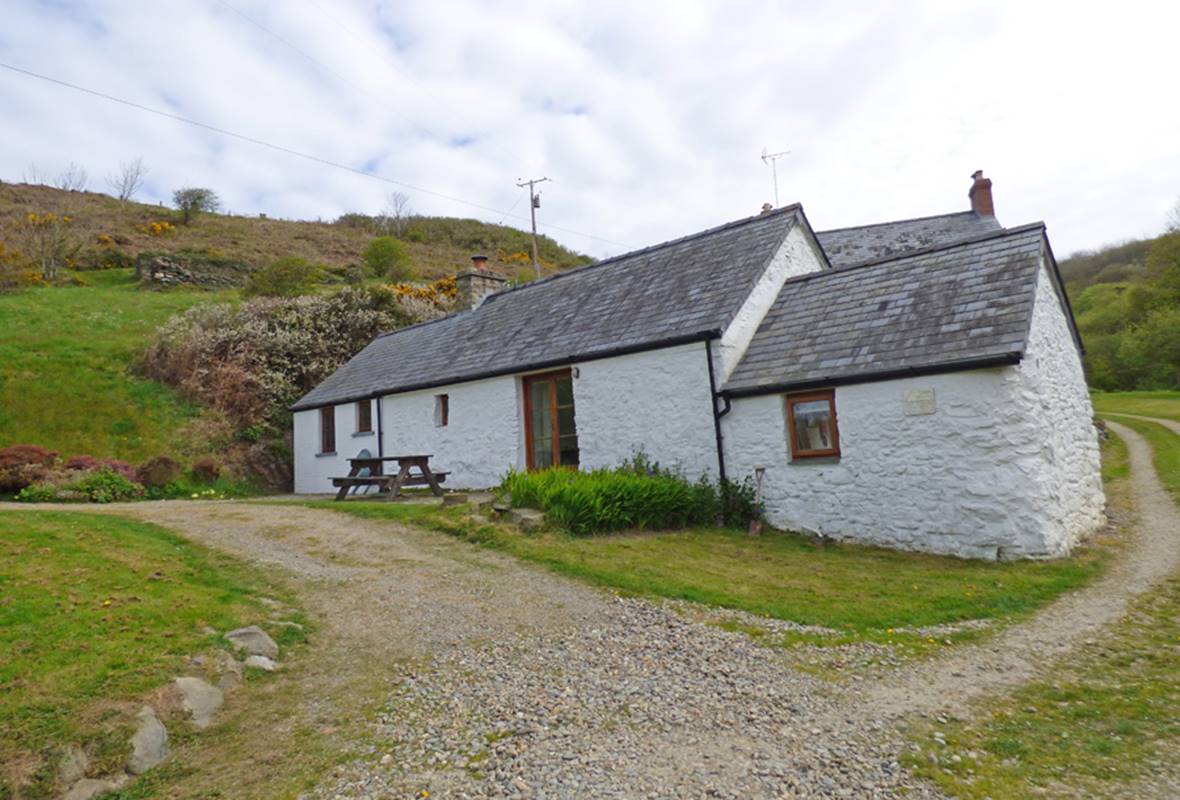 Long House Ceibwr Bay 3 Star Holiday Home In Pembrokeshire